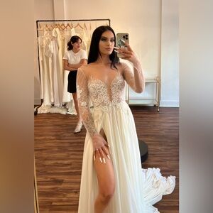 Liz Martinez Bridal Wedding Dress style WAVE size 2/4 NEW